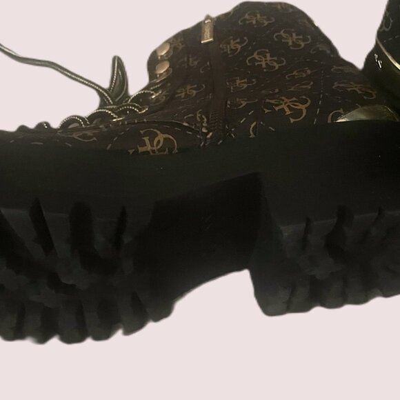 Guess Ankle Boots - Like New Size 8M - Picture 4 of 6